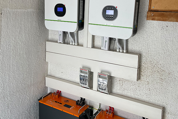 Solar flood lighting installation