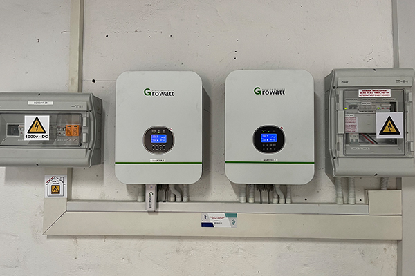 Backup power inverter and battery installation